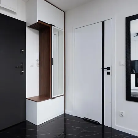 Komfortowy Z Balkonem I Parkingiem Apartment