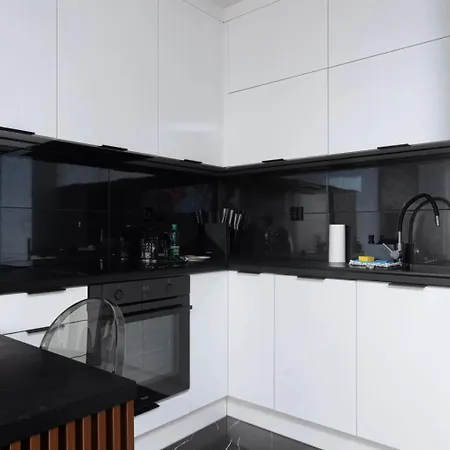 Komfortowy Z Balkonem I Parkingiem * Vratislav