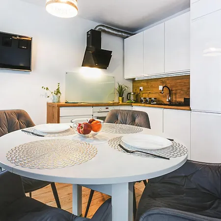 Komfortowy Z Balkonem I Parkingiem * Vratislav