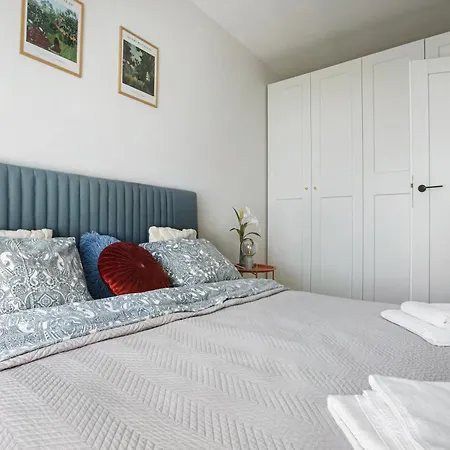 Komfortowy Z Balkonem I Parkingiem * Vratislav