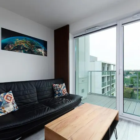 Komfortowy Z Balkonem I Parkingiem