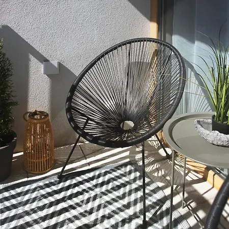 Komfortowy Z Balkonem I Parkingiem Vratislav