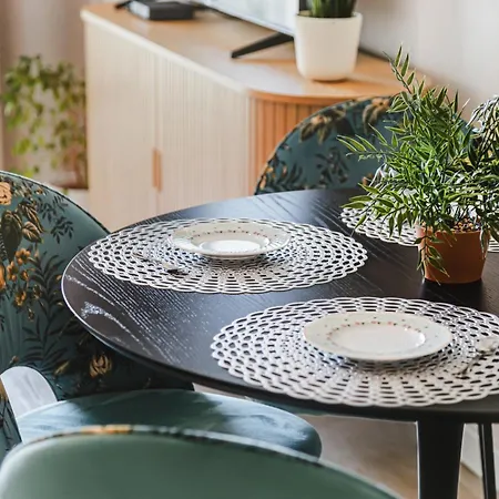 Komfortowy Z Balkonem I Parkingiem *