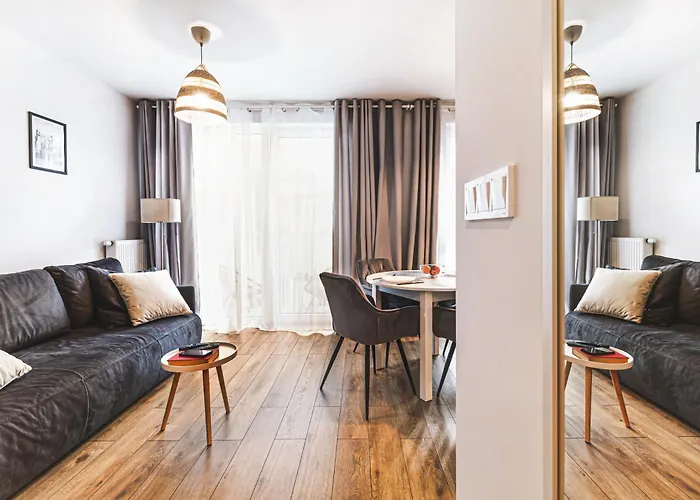 شقة Komfortowy Z Balkonem I Parkingiem فروتسواف