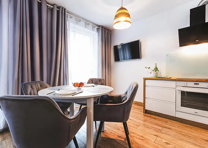 Komfortowy Z Balkonem I Parkingiem فروتسواف