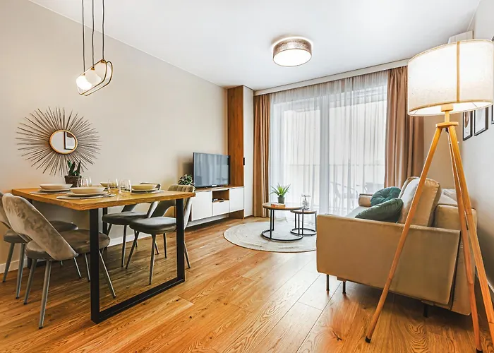 شقة Komfortowy Z Balkonem I Parkingiem فروتسواف