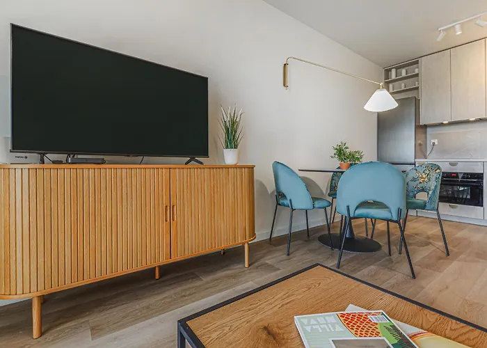 شقة Komfortowy Z Balkonem I Parkingiem فروتسواف